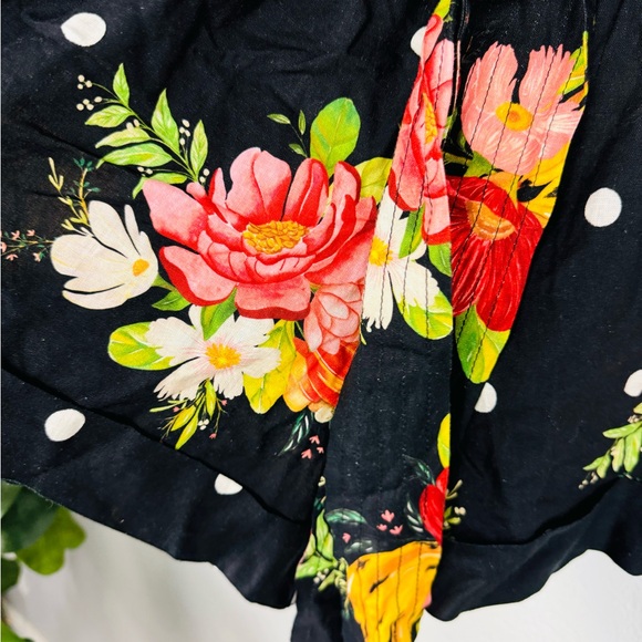 NWT Farm Rio New Nanaju Floral Black Shorts Extra Small Small Linen Blend - Picture 4 of 8